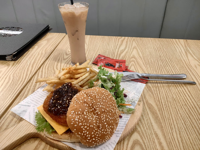 445 Bedok North Street 1, #01-02 Djitsun Mall, Singapore 469661