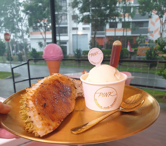 Comentarii opinii despre Pink Ice Cream Cafe