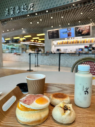 Wu Pao Chun - Hospitality and gastronomy