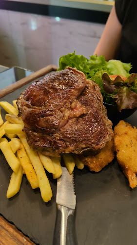 COLLIN’S @ PLQ Mall