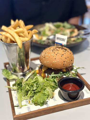 Privé Paragon - Hospitality and gastronomy