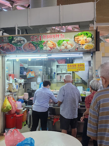 254 Fishball Minced Meat Noodle 魚圓肉脞面 - Singapore