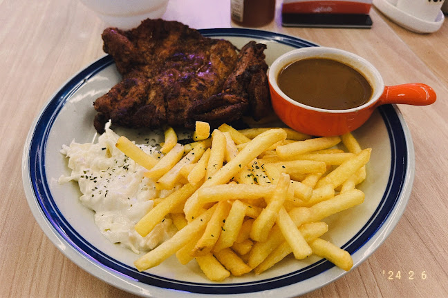 3 Gateway Dr, Singapore 608532