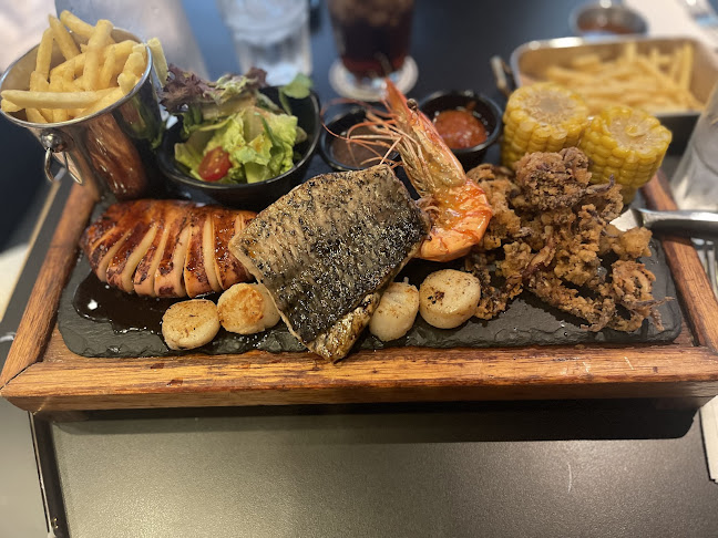 COLLIN'S® Tampines 1