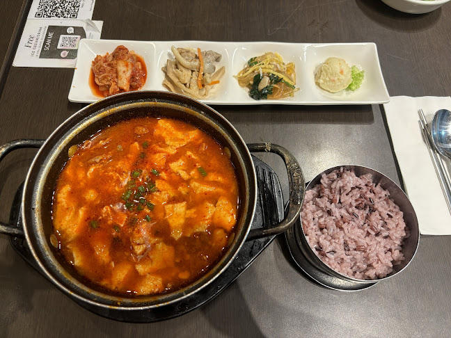 Hansang Korean Family Restaurant - Hospitality and gastronomy