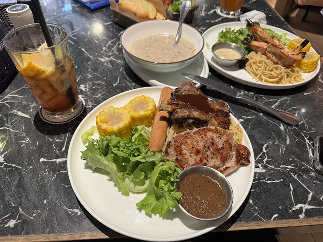 Opinii despre COLLIN’S® NEX în Singapore - Hospitality and gastronomy