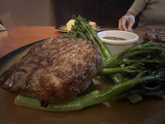 Dolphins Tavern - Singapore