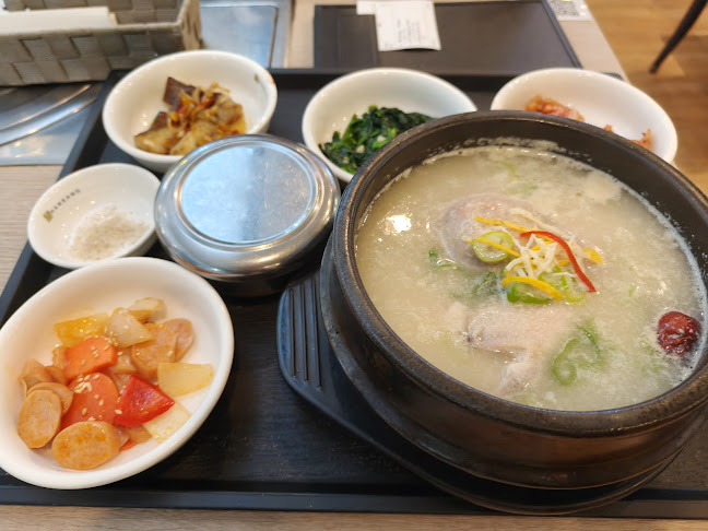 10 Sinaran Dr, #03-33 Square 2, Singapore 307506