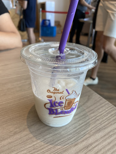 The Coffee Bean and Tea Leaf (Waterway Point) - Singapore