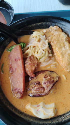 Lin Jia Yong Tau Foo (邻家酿豆腐） - Singapore