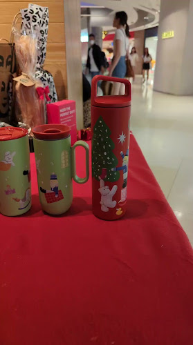 Starbucks ION Orchard - Hospitality and gastronomy