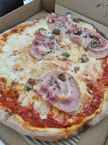 Spizza Bukit Timah - Hospitality and gastronomy