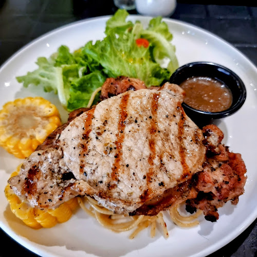 COLLIN’S @ PLQ Mall - Hospitality and gastronomy