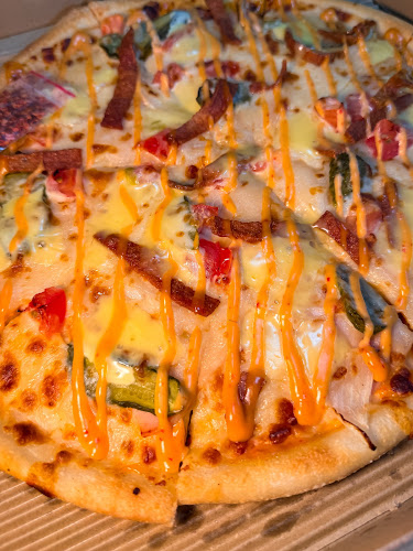 Opinii despre Canadian 2 For 1 Pizza în Singapore - Hospitality and gastronomy