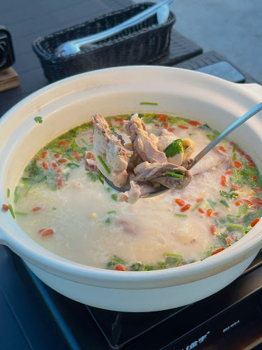 不饿不坐 - Hospitality and gastronomy