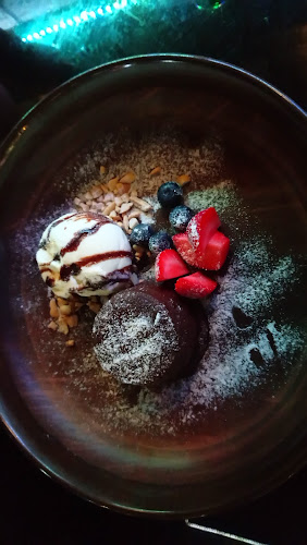 Mel's Place Restaurant & Bar - Singapore