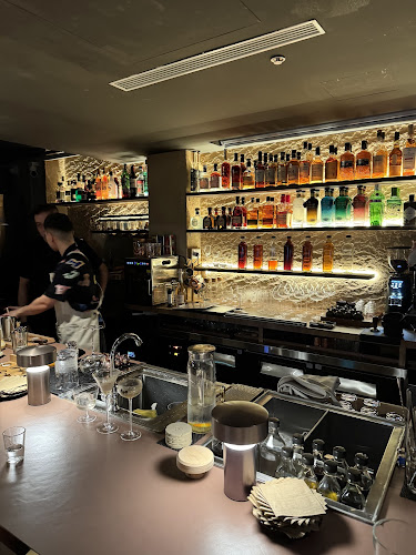 Lunì - Scent, Bar & Kitchen - Singapore