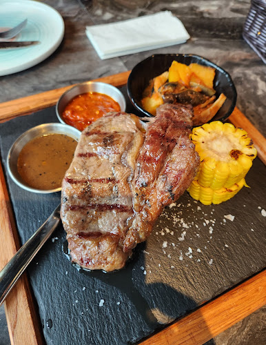 COLLIN'S® Mandai Wildlife West - Singapore