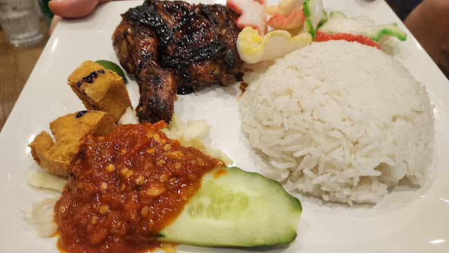 78 Airport Blvd., B2 241/242, Singapore 819666