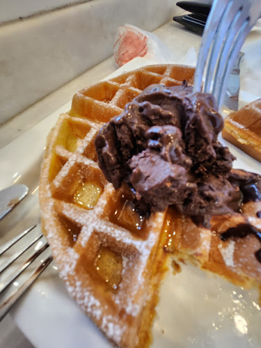 176 Orchard Rd, #01-105 The Centrepoint, Singapore 238843