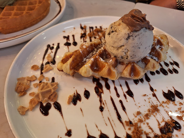 Overscoop (Orchard Central): Freshly Made Waffles - Hospitality and gastronomy