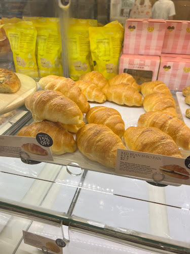 20 Ah Hood Rd, #01-10/13 Zhongshan Mall, Singapore 329984