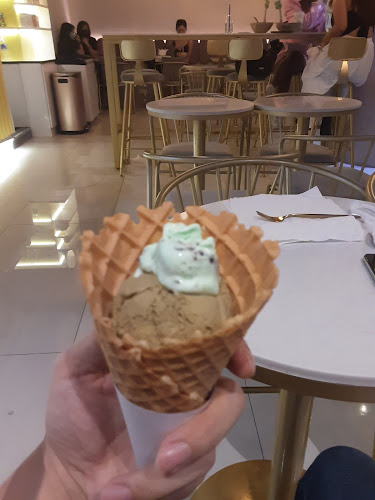 Overscoop (Orchard Central): Freshly Made Waffles - Hospitality and gastronomy