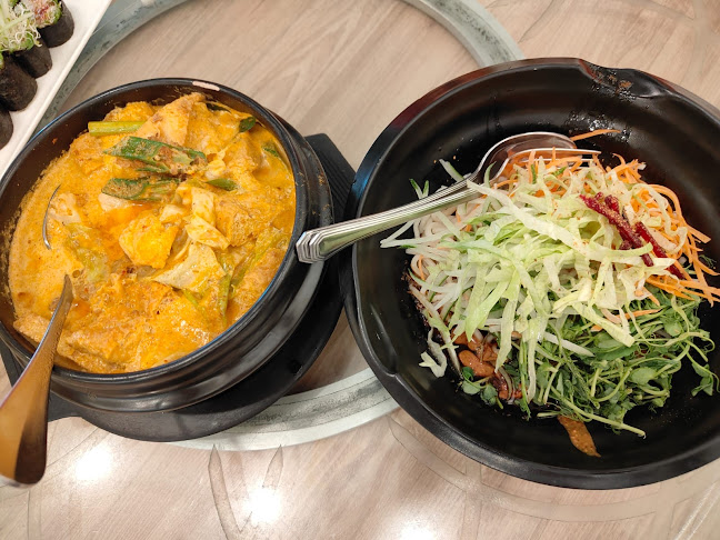 Yes Natural Restaurant - Hospitality and gastronomy