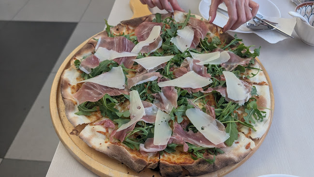 Opinii despre Sol Pizza în Singapore - Hospitality and gastronomy