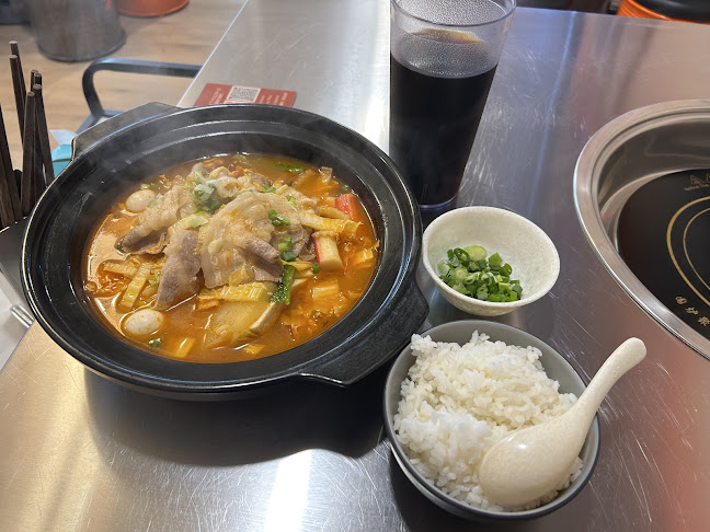 半亩田 贵州酸汤火锅 - Singapore