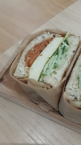 Lilac Oak | Vegan Café & Bakes - Hospitality and gastronomy