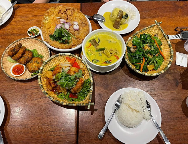 Opinii despre Sanook Kitchen - Kallang Wave Mall în Singapore - Hospitality and gastronomy