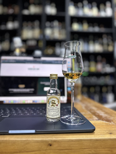 Woodcask Whisky Bar - Hospitality and gastronomy