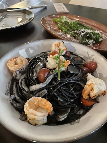 Opinii despre Under Der Linden: Café | Pets Friendly | Events Space | Restaurant | One North | Portsdown | Coffee în Singapore - Hospitality and gastronomy