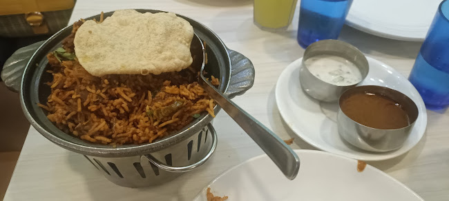 Comentarii opinii despre Gokul - Raas Vegetarian Restaurant