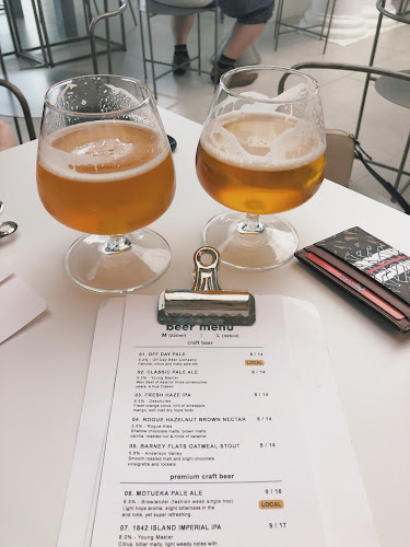 Comentarii opinii despre Almost Famous Bar