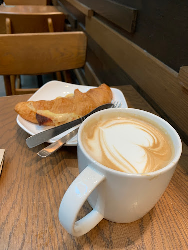 Starbucks Terminal 3 Departure Hall