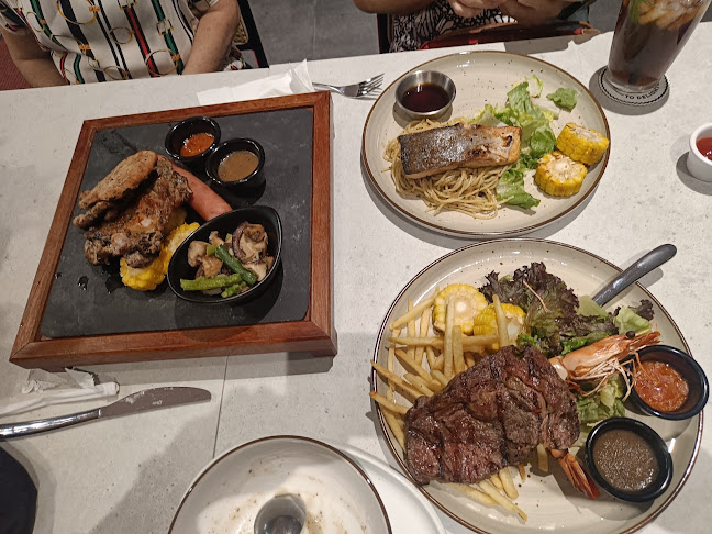 Opinii despre COLLIN'S® Shaw Plaza în Singapore - Hospitality and gastronomy