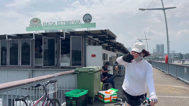 Rasa Istimewa Waterfront Restaurant - Hospitality and gastronomy