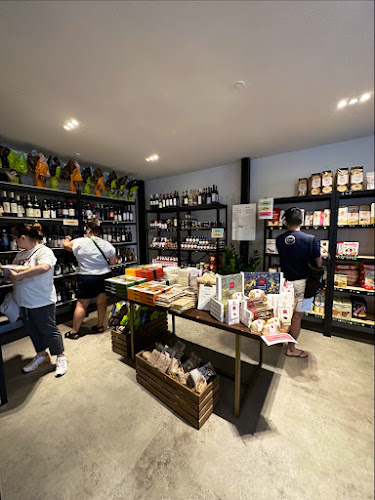 2 Fowlie Rd, #01-08, Singapore 428505