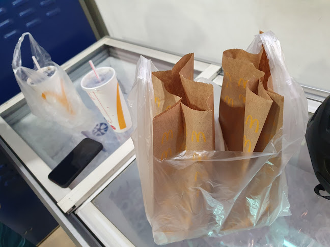 Opinii despre McDonald's Shell Hougang în Singapore - Hospitality and gastronomy