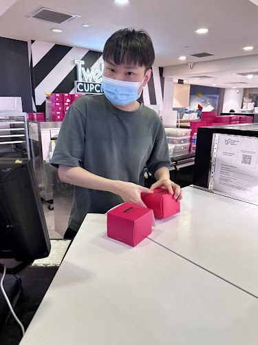 Twelve Cupcakes (Chinatown Point) - Hospitality and gastronomy