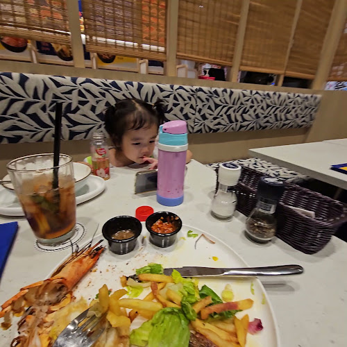 Opinii despre COLLIN'S® Shaw Plaza în Singapore - Hospitality and gastronomy