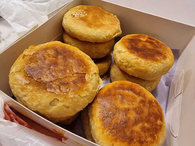 Loong Fatt Tau Sar Piah - Hospitality and gastronomy