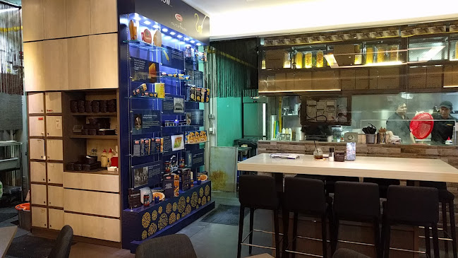 COLLIN'S® Shaw Plaza - Hospitality and gastronomy