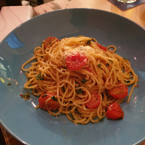 Bones 'n Barrels Alexandra - Hospitality and gastronomy