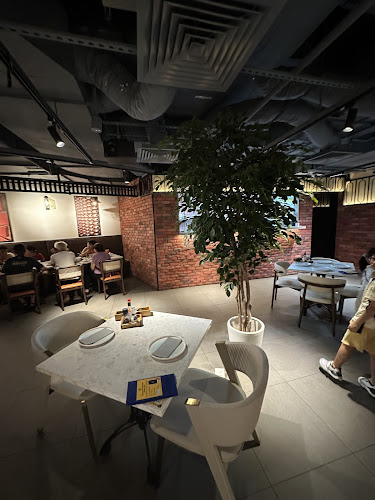 Comentarii opinii despre COLLIN'S® Tampines 1