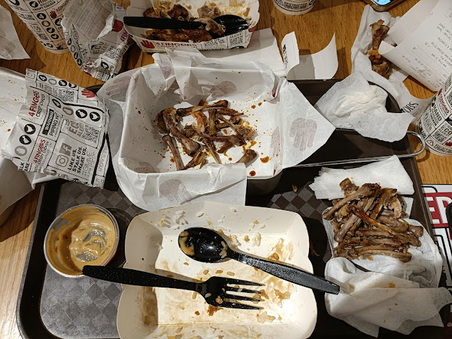 4 Fingers Crispy Chicken - Hospitality and gastronomy