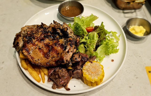 Comentarii opinii despre COLLIN'S® Shaw Plaza