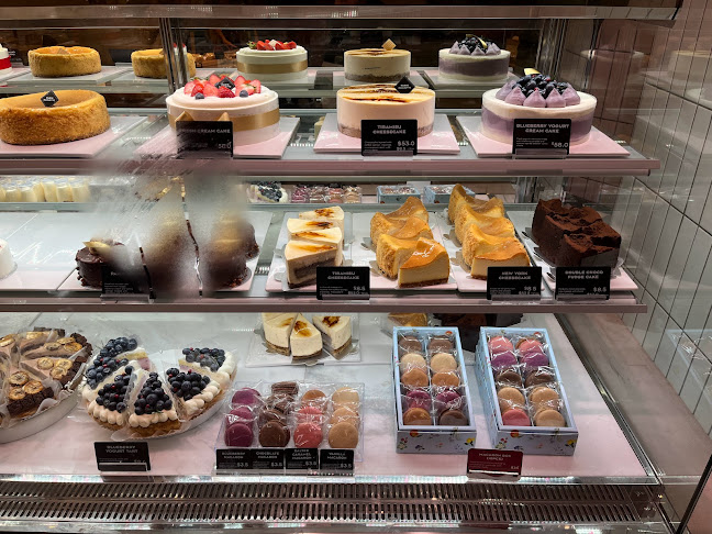 Paris Baguette PLQ Mall - Hospitality and gastronomy